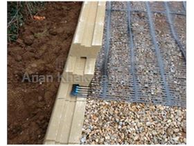 Constructing reinforced retaining wall
