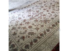 فرش دستباف یزدی حاشیه کرم افشان 6 متری