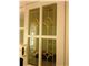 شیشه تزیینی و دکوراتیو فلز کوب طلایی آلمانی برای درب کابینت کلاسیک سفید وایت واش در پروژه الهیه ، کوچه مبشر