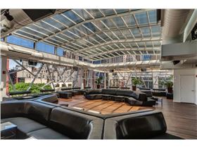 سقف و سازه زیبا برای رستوران با طراحی سفارشی