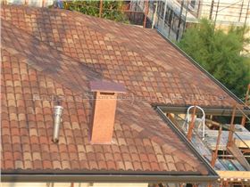 سقف ویلا با شینگل سنگریزه ای طرح گوتیک