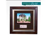 تابلو مذهبی و قاب مزین به تندیس نقش برجسته آرامگاه حافظ - شیراز ، رنگ آمیزی تمامآ هنر دست در ابعاد 24*30